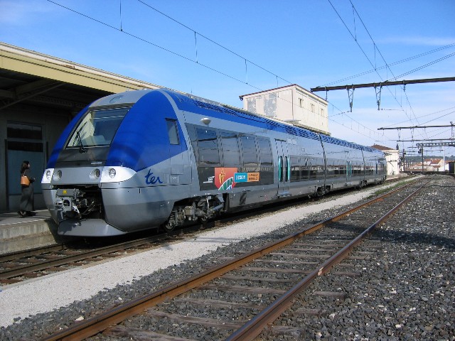 Le BGC X 75501 stationne à Nîmes le 28/02/2004