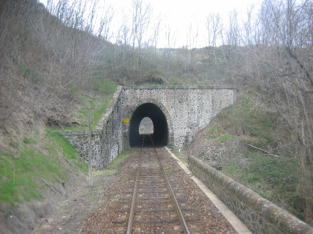 Tunnel de Serre Bas sur La Bastide - Villefort, le 22 Avril  2004