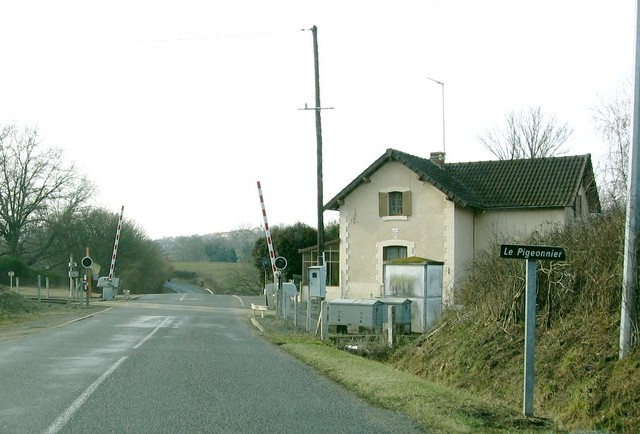 Allier - Huriel - passage à niveau