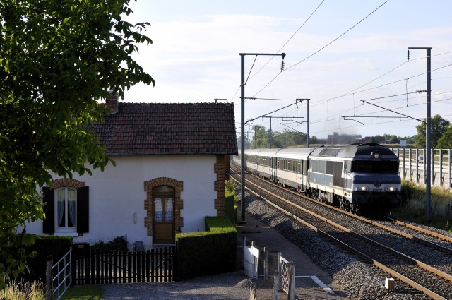 Allier - Avermes - passage à niveau