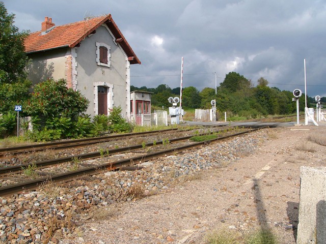 Allier - Beaune d'Allier - passage à niveau