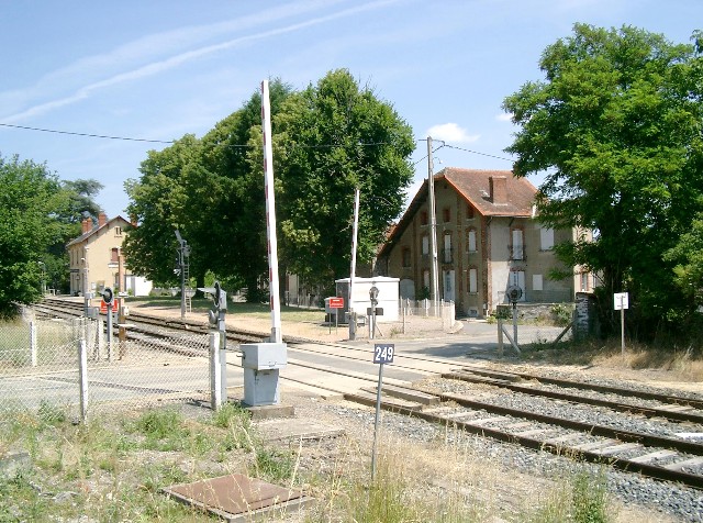 Allier -  - passage à niveau