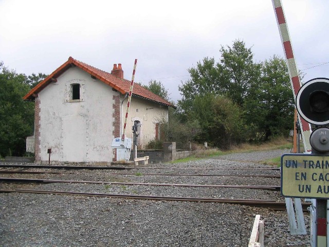 Allier - Chamblet - passage à niveau