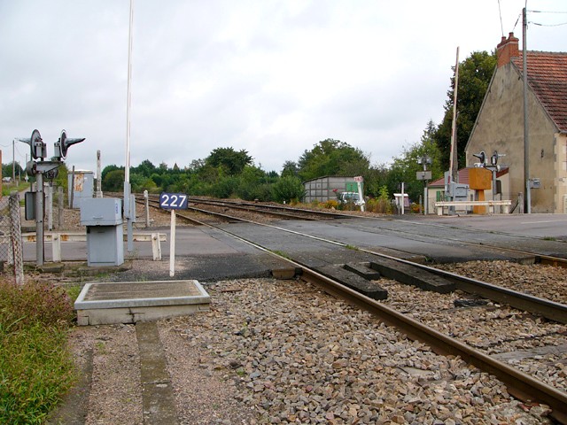 Allier - Commentry - passage à niveau