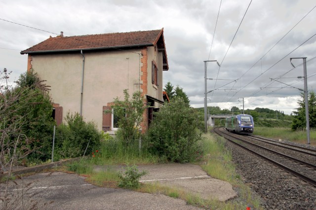 Allier - Creuzier le Vieux - passage à niveau