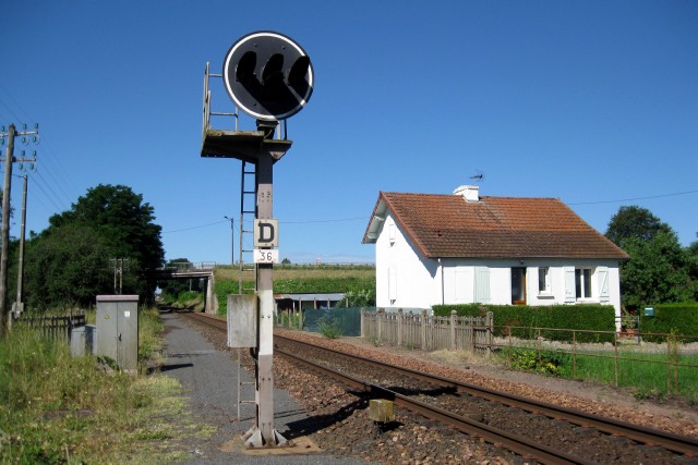 Allier - Dompierre sur Besbre - passage à niveau