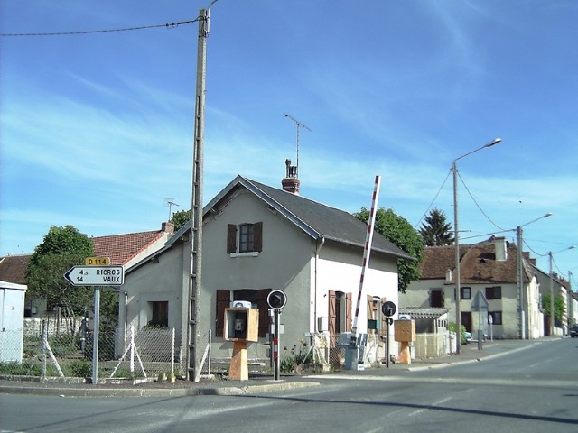 Allier - Huriel - passage à niveau