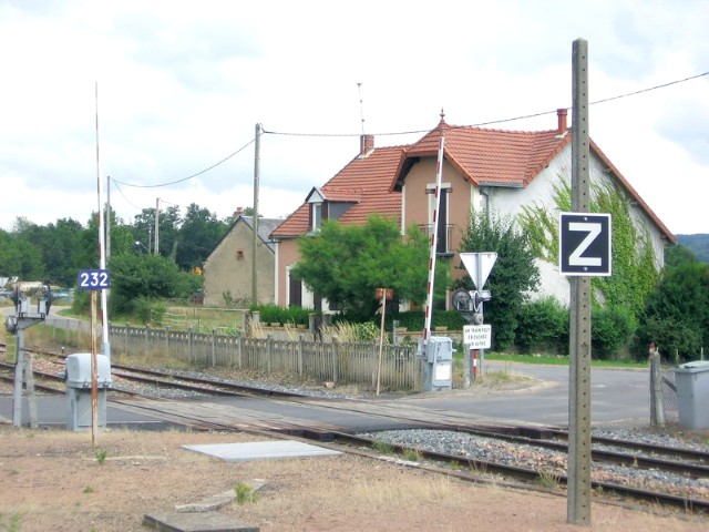 Allier - Hyds - passage à niveau