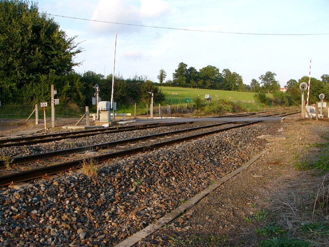 Allier - Hyds - passage à niveau