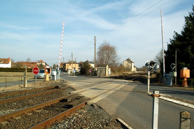 Allier - Magnet - passage à niveau