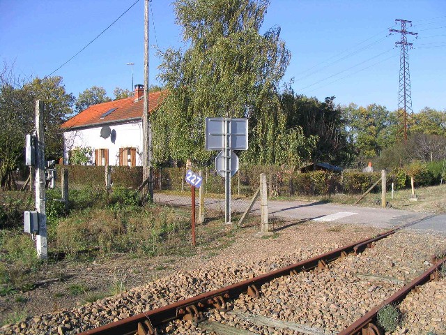 Allier - Malicorne - passage à niveau