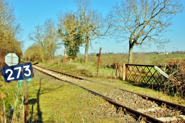 Allier - Noyant d'Allier - passage à niveau