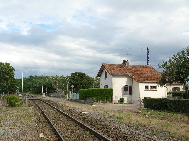 Allier - Thiel sur Acolin - passage à niveau