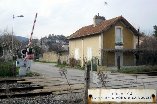 Ardèche - Charmes sur Rhône - passage à niveau