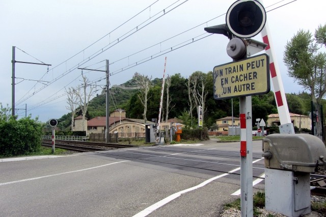 Ardèche - Saint Péray - passage à niveau