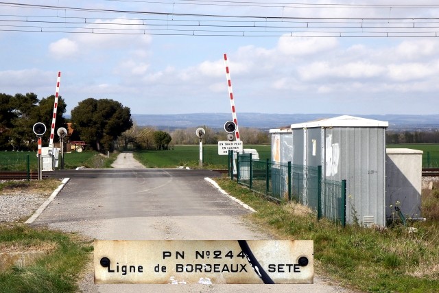Aude - Alzonne - passage à niveau