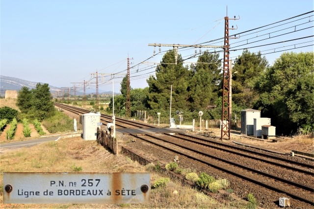 Aude - Conilhac Corbières - passage à niveau