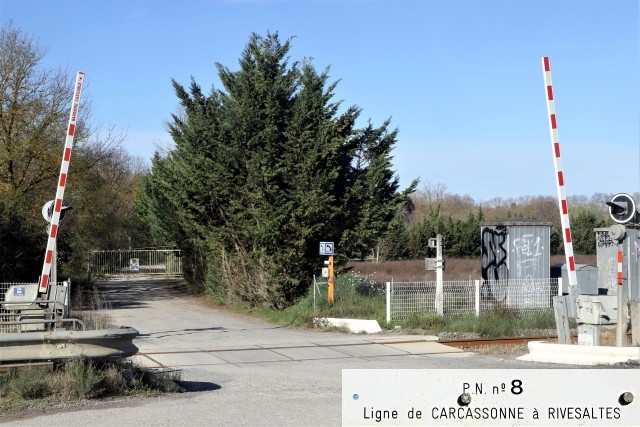 Aude - Couffoulens - passage à niveau