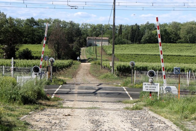 Aude - Pennautier - passage à niveau