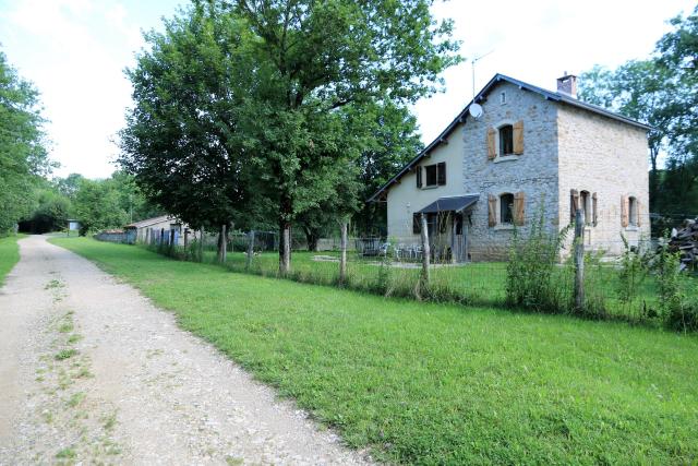 Aveyron - Bozouls - passage à niveau