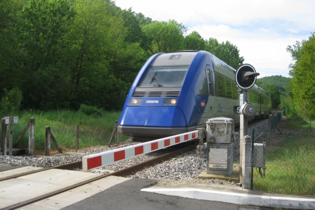 Aveyron - Monteils - passage à niveau