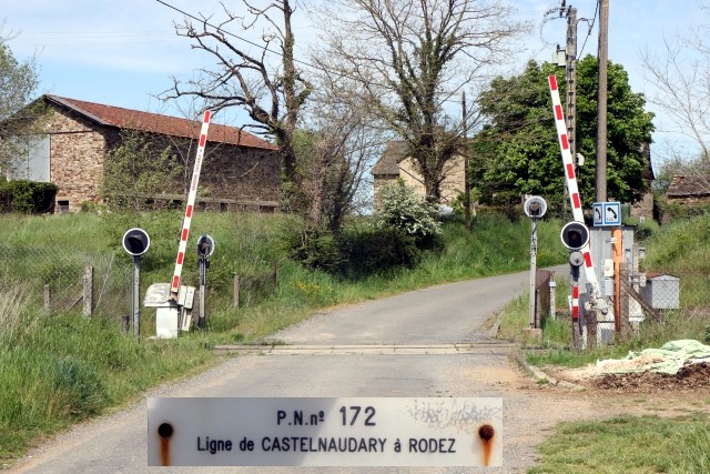 Aveyron - Naucelle - passage à niveau