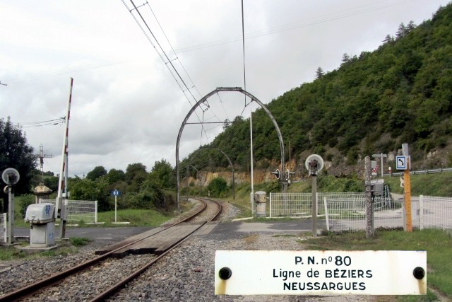 Aveyron - Sévérac d'Aveyron - passage à niveau