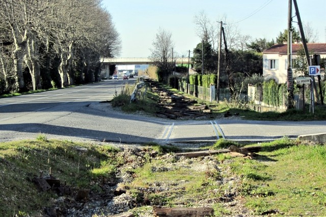 Bouches du Rhône - Noves - passage à niveau