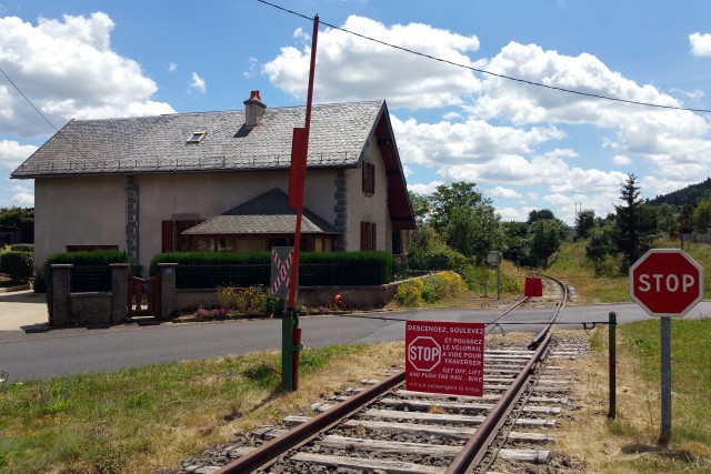 Cantal - Allanche - passage à niveau