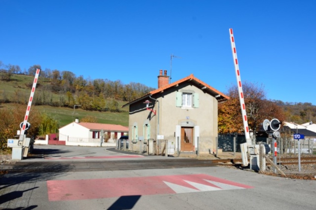 Cantal - Arpajon sur Cère - passage à niveau