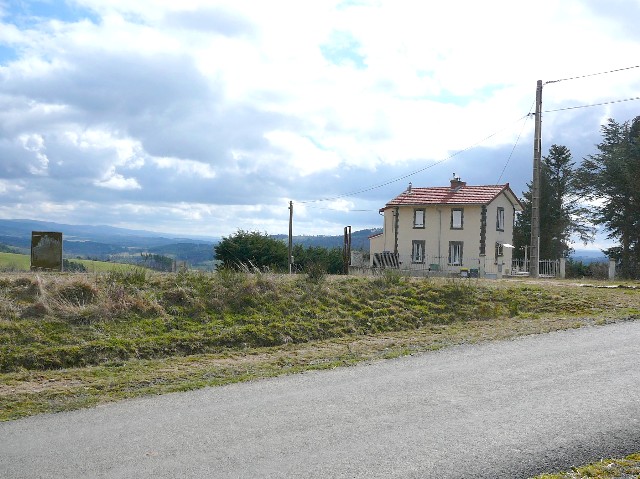 Cantal - Coren - passage à niveau