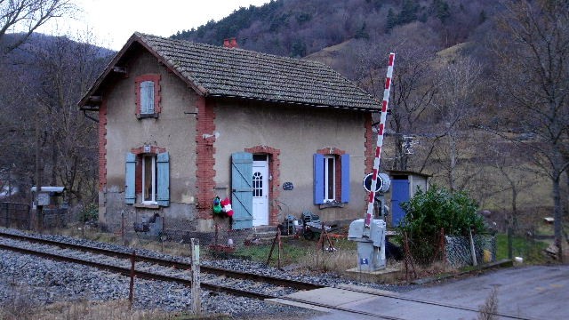 Cantal - Ferrières Saint Mary - passage à niveau