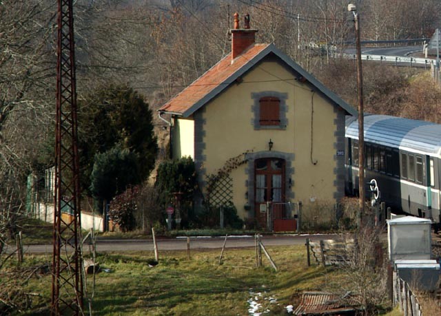 Cantal - Neussargues en Pinatelle  - passage à niveau