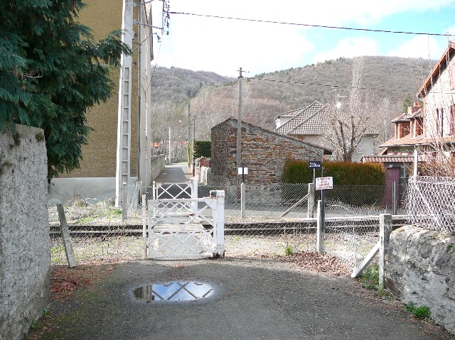 Cantal - Massiac - passage à niveau