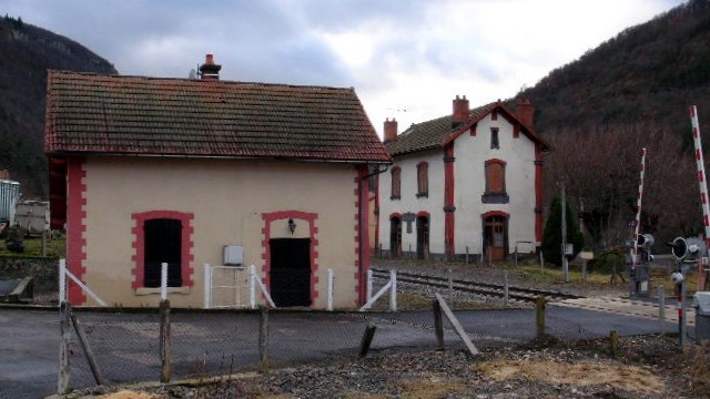 Cantal - Molompize - passage à niveau