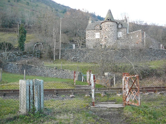 Cantal - Neussargues en Pinatelle  - passage à niveau