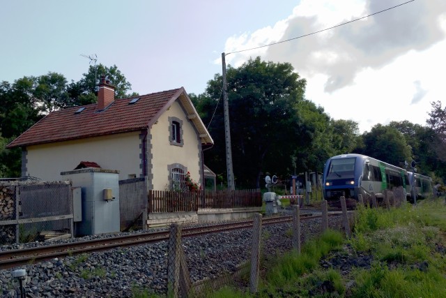 Cantal - Neussargues en Pinatelle  - passage à niveau