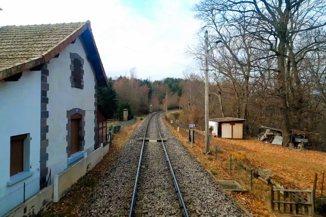 Cantal - Neussargues en Pinatelle  - passage à niveau