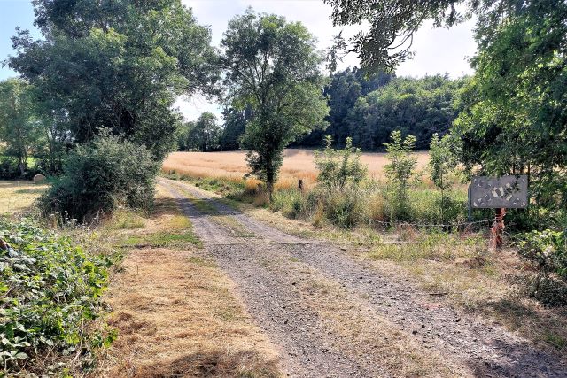 Cantal - Neussargues en Pinatelle  - passage à niveau