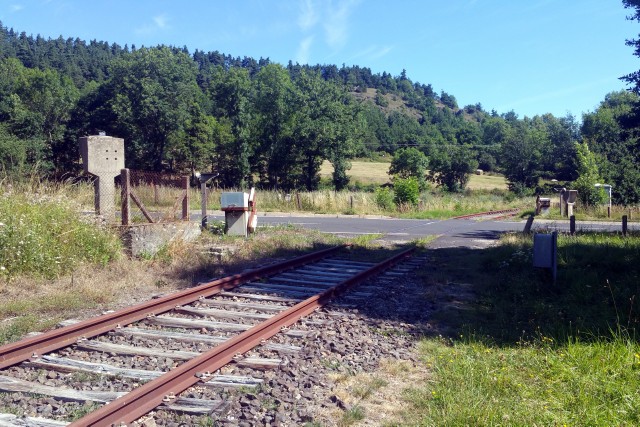 Cantal - Neussargues en Pinatelle  - passage à niveau