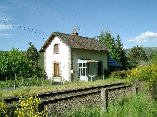 Cantal - Neussargues en Pinatelle  - passage à niveau