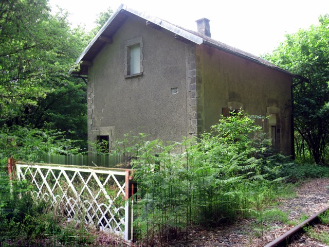 Cantal - Pleaux - passage à niveau