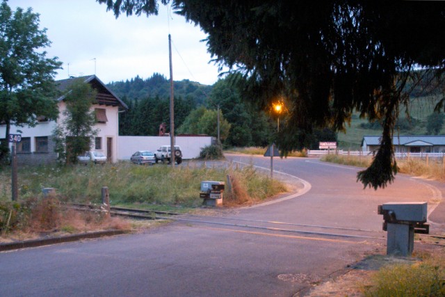 Cantal - Riom ès Montagnes - passage à niveau