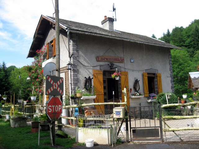 Cantal - Riom ès Montagnes - passage à niveau