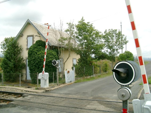 Cantal - Ruynes en Margeride - passage à niveau