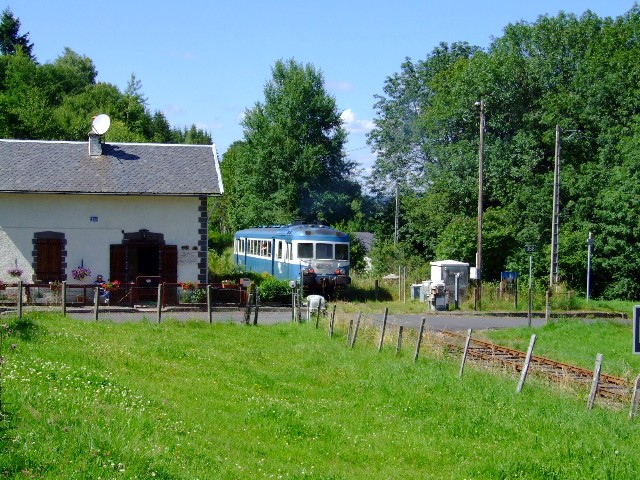 Cantal - Saint Amandin - passage à niveau