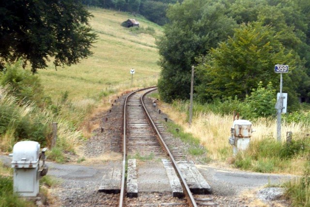 Cantal - Saint Amandin - passage à niveau