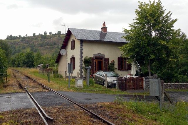 Cantal - Sainte Anastasie - passage à niveau