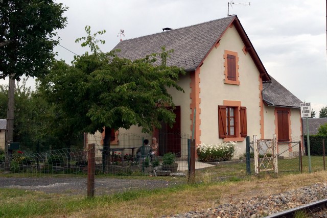 Cantal - Val d'Arcomie (Loubaresse) - passage à niveau