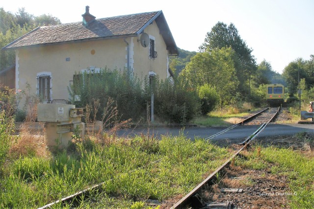 Cantal - Vebret - passage à niveau